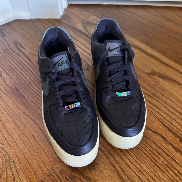 NIKE Air Force 1 Low LV8 Black Iridescent - Picture 4 of 8